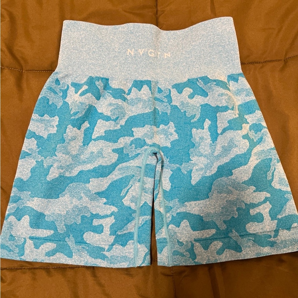 NVGTN Caribbean camp seamless shorts